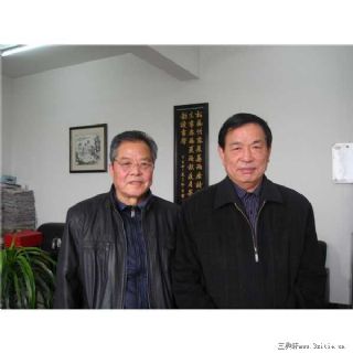 作者与项城市人大副主任李峰岗在一起